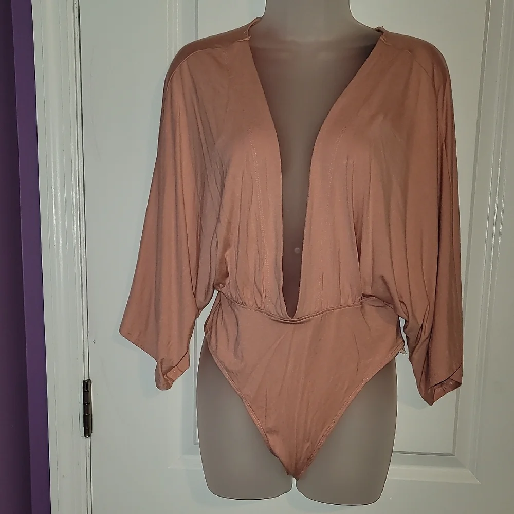 Forever 21 Pink Bodysuit Top with Sleek Design Sz: M NWT - Picture 2 of 5